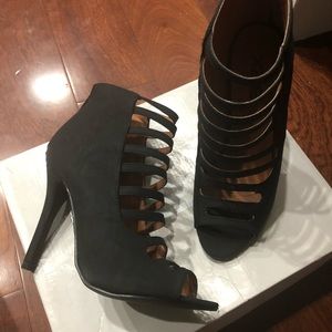 X2B heels size 6